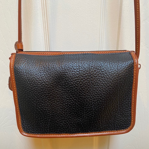Vintage Dooney & Bourke Black Handbag. - Picture 8 of 8